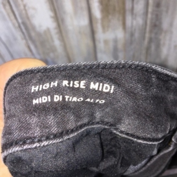 Universal Thread Black High Rise Midi Shorts - Picture 5 of 6